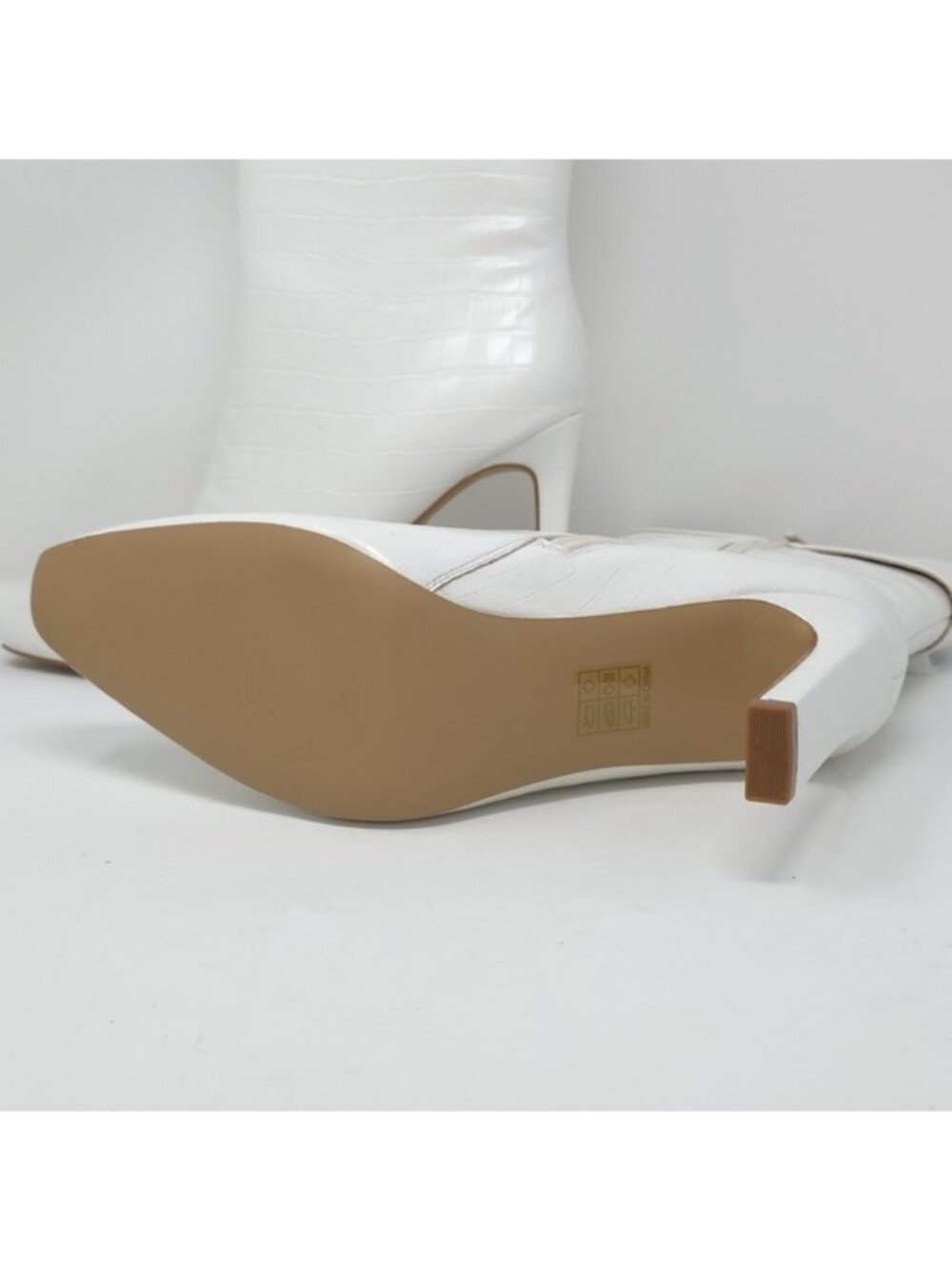 Journee Collection Elanie White Croc Block Heel Ankle Boots US 11 NIB - Picture 5 of 13